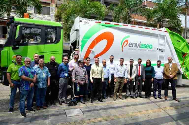 Envigado ya cuenta con el vehículo recolector de basuras más grande del departamento
