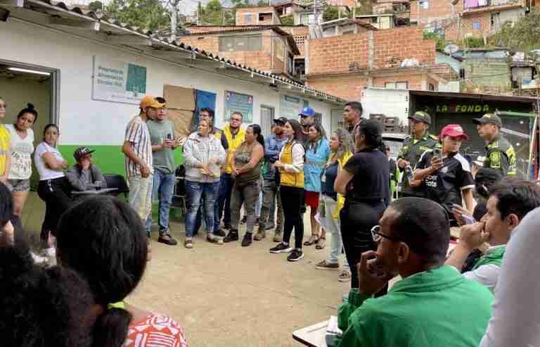 La administración distrital se enfoca en atender una de las comunidades más afectadas por el fuerte invierno