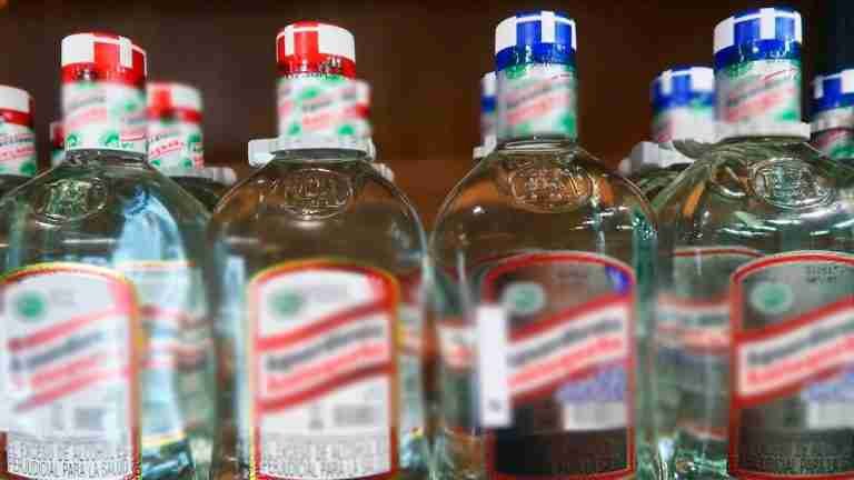 1.700 botellas de licor adulterado han sido incautadas en Medellín esta Navidad