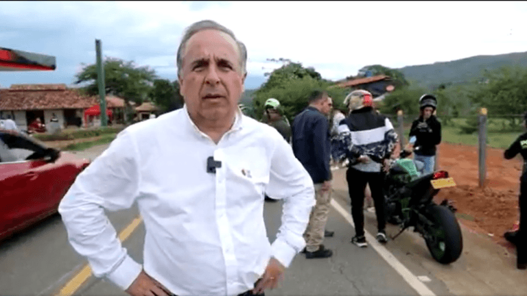 ¡Qué ironía! Motociclista sin papeles chocó a Mintransporte