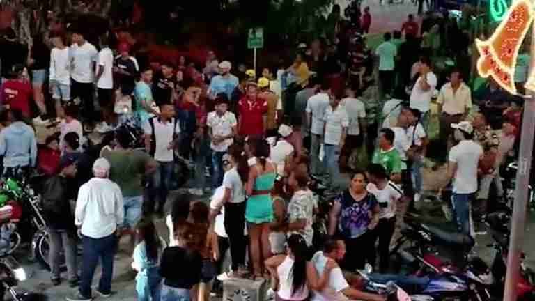 Tremenda pelea durante encendido de alumbrados