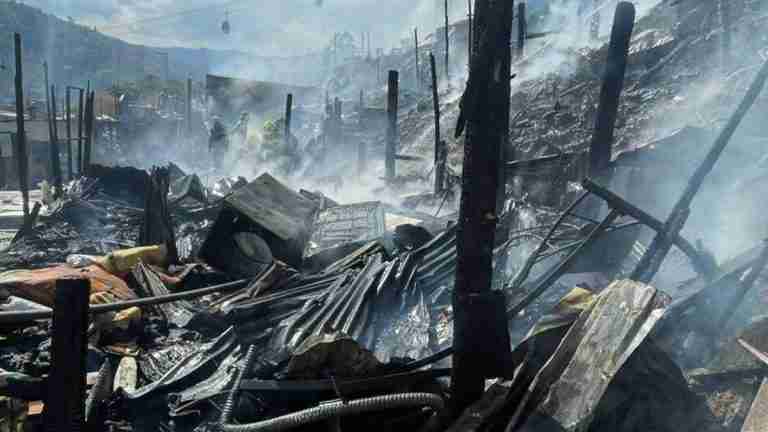 24 familias damnificadas tras el incendio en Santa Margarita