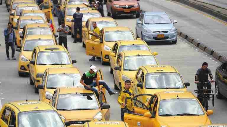 Prepárese. Anuncian posible paro de taxistas.
