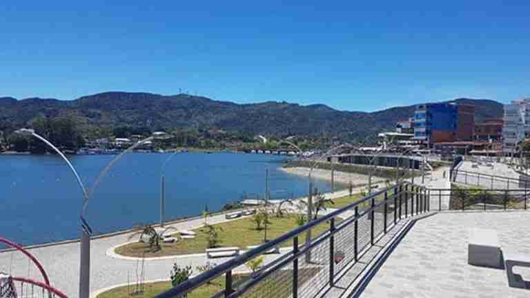¿Qué pasó con el joven encontrado muerto en el malecón de Guatapé?