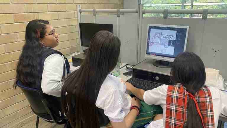 ¡Estudiantes! hora de volver a clase