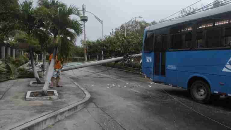 Barrios de Barranquilla sin luz, esta vez, por un bus