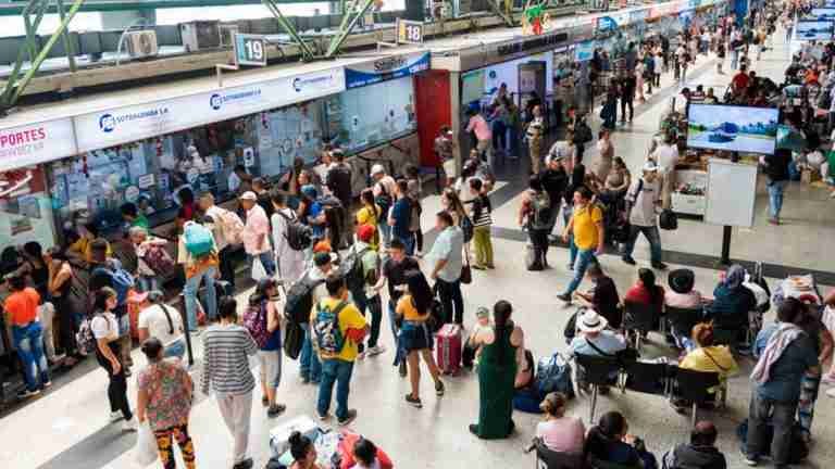 Cerca de 3 millones de personas se movilizaron por las terminales de Medellín en estas festividades