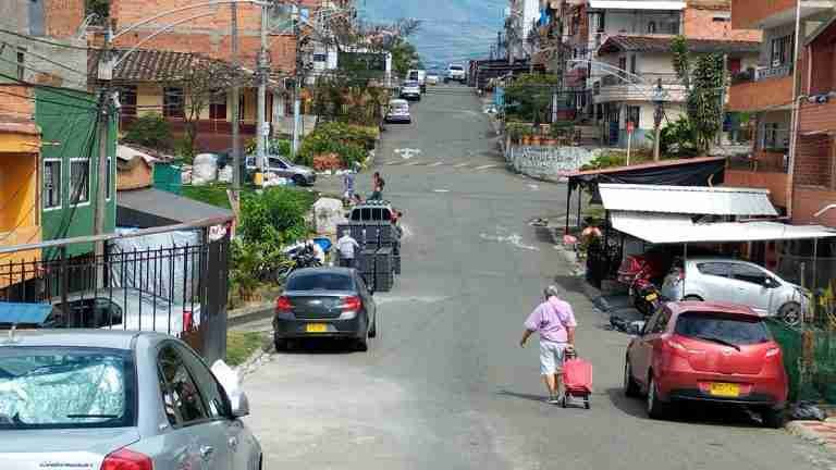 Hieren a policía por intentar robarle su moto