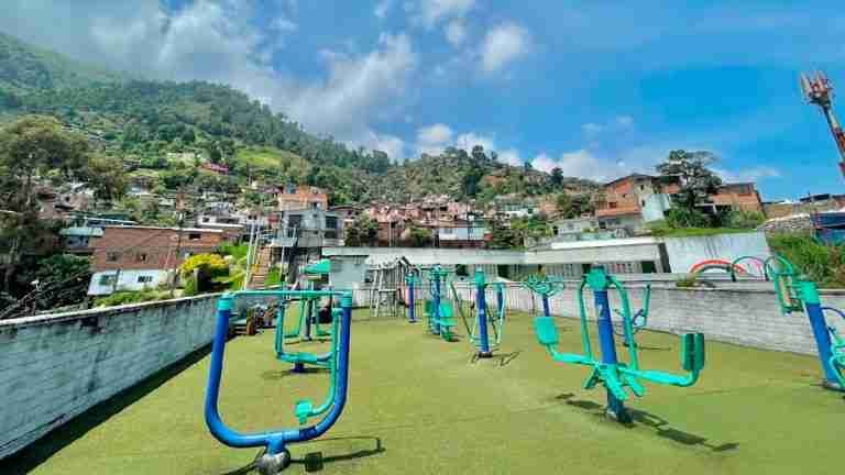 Alcaldía promete intervenir Infraestructura de 264 colegios