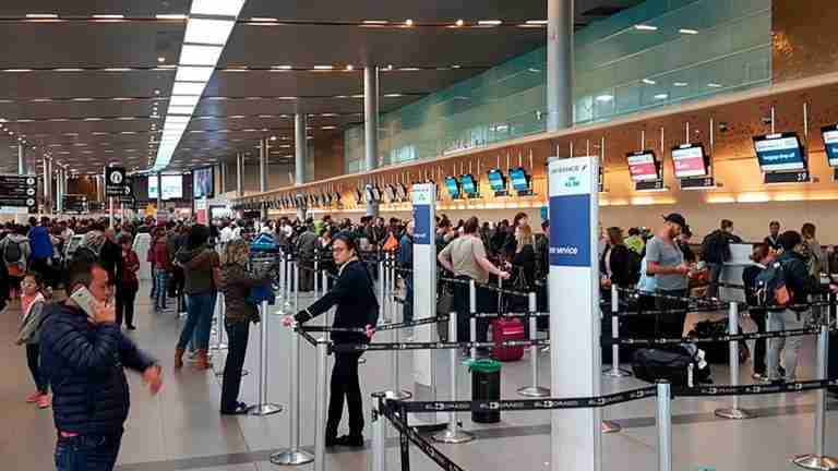 Migración explica el aumento de salidas del país