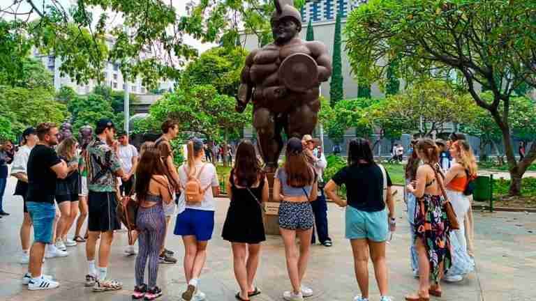 La Plaza Botero, ¿cerrada o abierta?