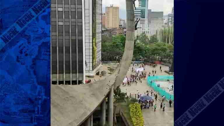 Minga Indígena intenta tomarse la Alcaldía de Medellín