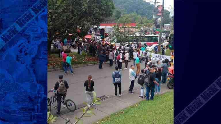 La comunidad bloqueó la vía en Ditaires en protesta por la pésima movilidad de la zona