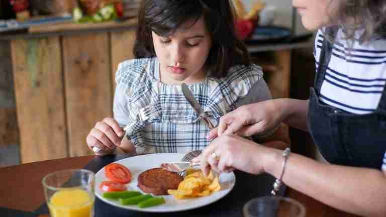 ¿Cuáles son los alimentos que pueden causar o empeorar la depresión?