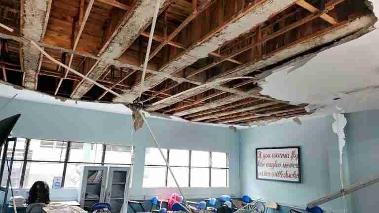 Estudiantes heridos por techo desplomado en el Doce de Octubre