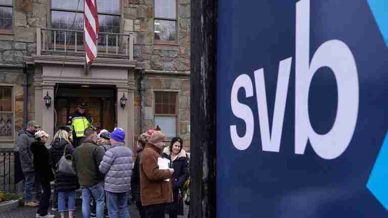 Silicon Valley Bank alarma a sus inversionistas y se despide del mercado