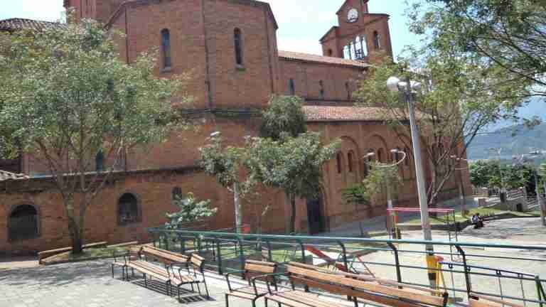 Un hombre fue asesinado a botellazos en Campo Valdés