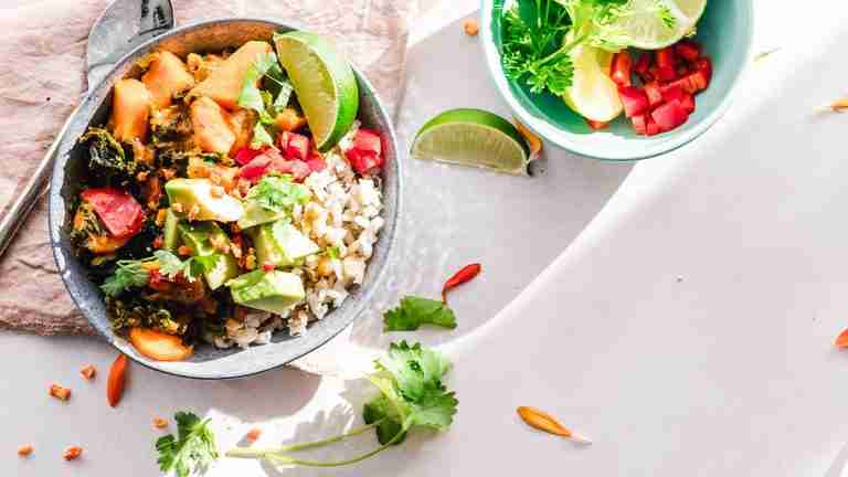 ¿Podrías padecer salmonelosis por consumir ensaladas congeladas?