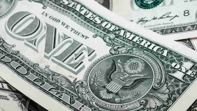 Precio del dólar inicia esta semana por debajo de los 4.800 pesos en Colombia