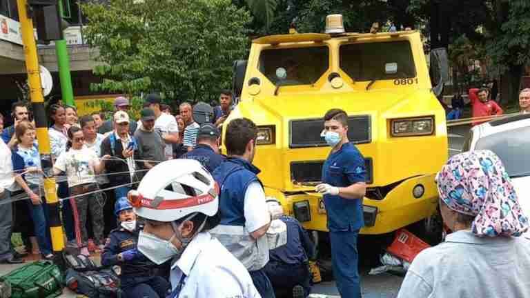 Un carro de valores que se habría quedado sin frenos generó grave accidente en Envigado