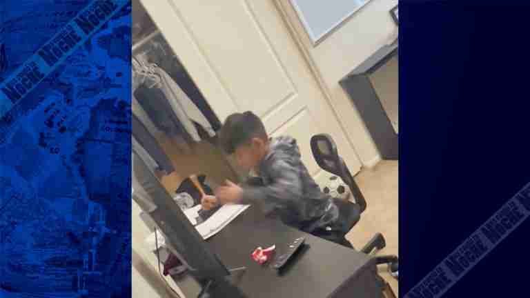 Niño pide la ayuda de “Alexa” para resolver sus tareas, ¿astucia o inocencia?
