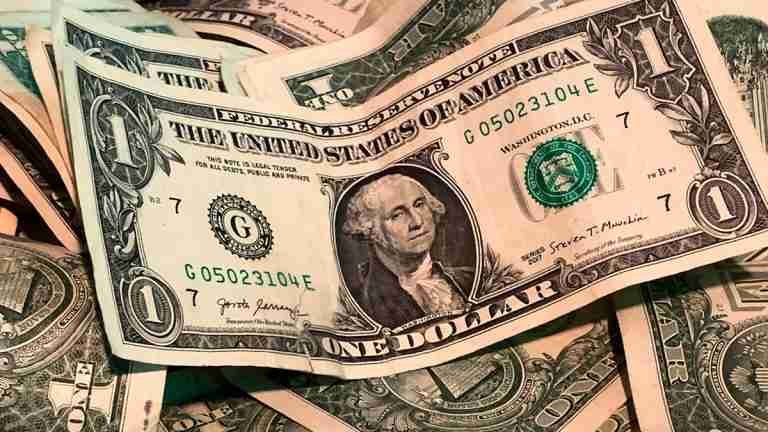 Hoy el dólar en Colombia revirtió tendencia a la baja y abrió en $4.425