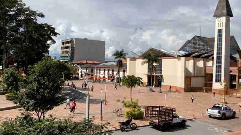 Asesinan a dos hombres en el parque principal del Carmen de Viboral