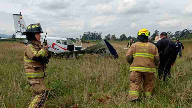 Avioneta aterrizó de emergencia cerca a carretera en Bogotá
