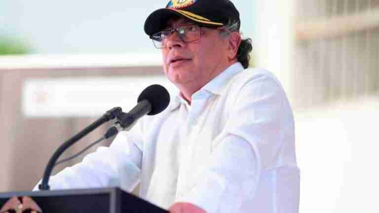 Petro pide renuncia a ministros y rompe coaliciones