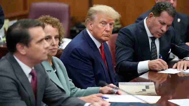 Son 34 cargos por falsificación de registros comerciales los que enfrenta el expresidente Donald Trump