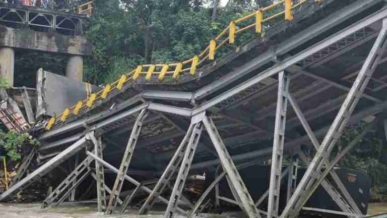 ¿Por qué se cayó el puente ‘El Alambrado’ que comunica al Quindío con el Valle?