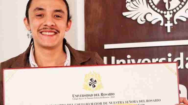 Primera persona graduada como ‘abogade’ en Colombia