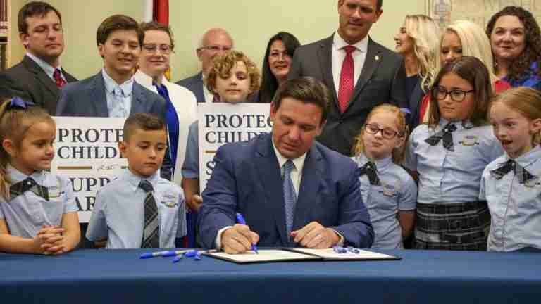 Florida limita la enseñanza sobre género y orientación sexual en las escuelas