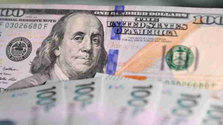 Dólar llega a su punto más bajo del año