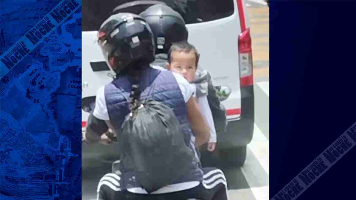 ¡Qué irresponsabilidad! Motociclistas transportan a un bebé en vía principal de Medellín