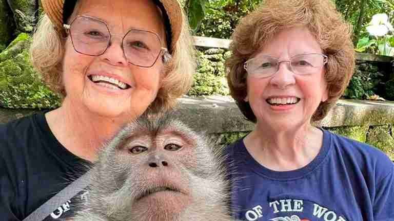 Dos mujeres de 81 años cumplen su sueño de viajar por el mundo en 80 días
