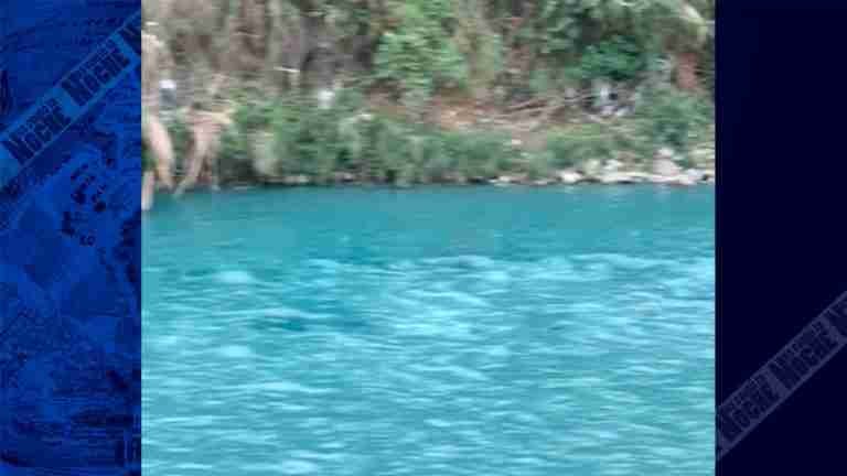 Colorearon de azul al Río Medellín