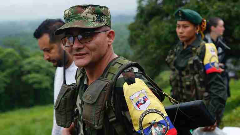 ‘Iván Mordisco’ no murió en operativo militar: reaparece comandante de las disidencias