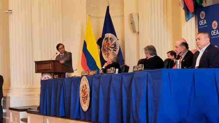 Gustavo Petro defiende reingreso de Venezuela a la OEA