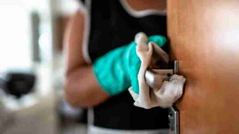 ¿Qué pasa si no le paga la prima a la persona que le ayuda en el hogar?