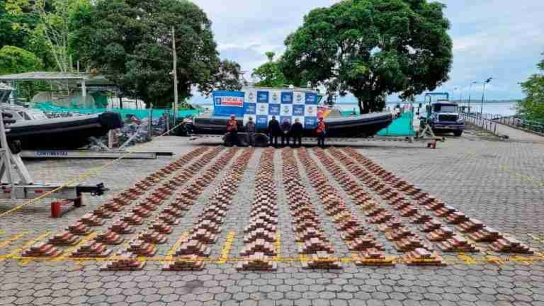 Armada de Colombia interceptó semisumergible con 3 toneladas de cocaína