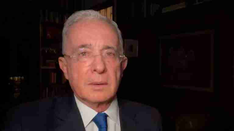 Álvaro Uribe se pronuncia: “Enfrentaré a Mancuso en todos los escenarios legales”