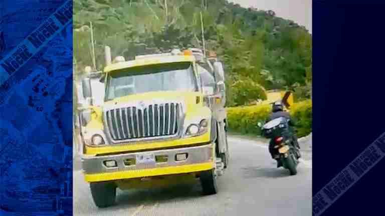 Conductor de volqueta casi ocasiona trágico accidente
