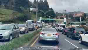 Congestión de carros en las palmas, medellin