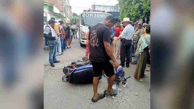 La madre de la menor de 12 años que murió en el accidente contra el carro de bomberos también está en grave estado de salud