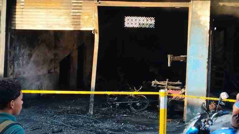 Incendio estructural en taller de motos en Santa Fe de Antioquia dejó pérdidas millonarias