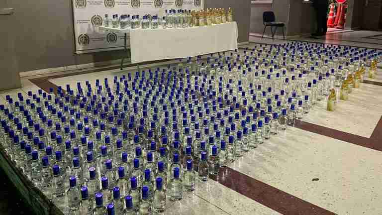 Incautan más de 700 unidades de licor adulterado en Bello