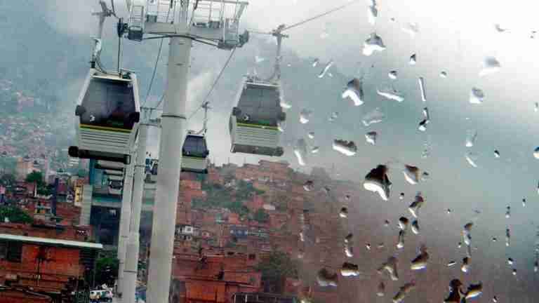 Suspenden operación de las líneas J, K y P del Metrocable por condiciones climáticas