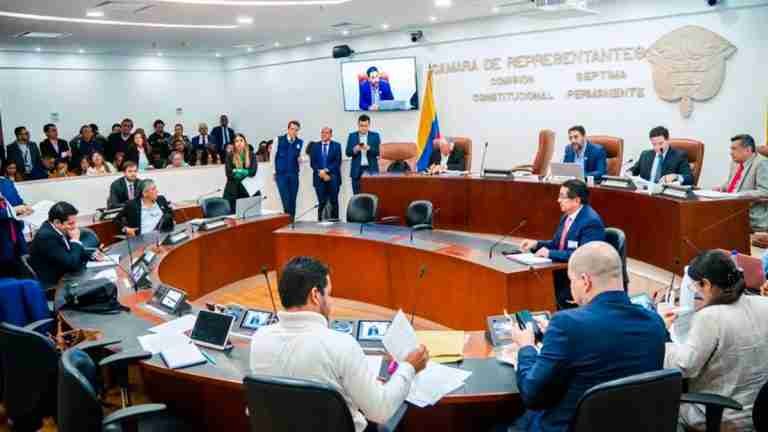 ¿‘Jugadita’ de bancada del gobierno en reforma a la salud?