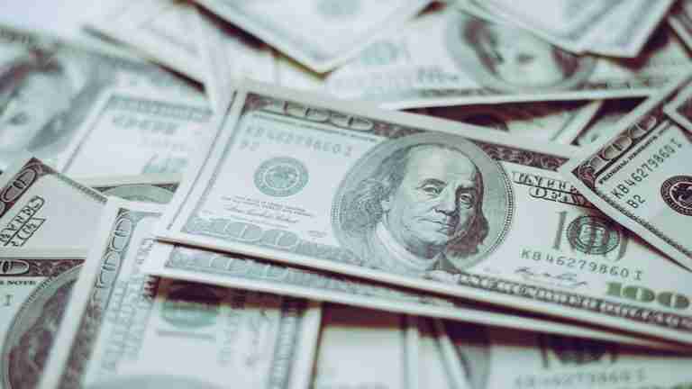 Cierre a la baja: dólar alcanzó el valor más bajo en lo corrido del año.